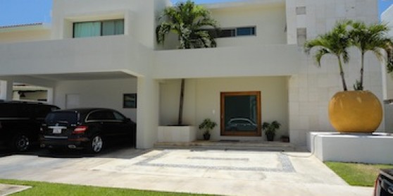 Casa en venta o renta en Residencial Villa Magna - HERE in Cancún Real  Estate